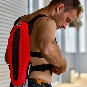 Imagem 4 de Colete Alpinestars A5 Plasma Chest Protector - Preto/Vermelho/Branco