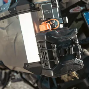 Imagem 2 de Porta-Tanque de Combustível Givi TAN01 para Baú Outback/Dolomiti/Alaska - TAN01