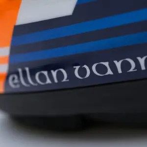 Imagem 5 de Capacete Arai RX-7V Evo Isle Of Man 2024 - Azul/Laranja/Vermelho