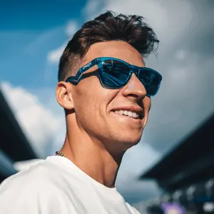 Imagem 10 de Óculos Oakley Frogskins Hybrid Fabio Quartararo Azul Ácido Fosco - com Lente Azul (Prizm)