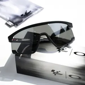 Imagem 12 de Óculos Oakley BXTR MotoGP Preto Fosco - com Lente Fumê (Prizm)