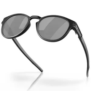 Imagem 4 de Óculos Oakley Latch Preto Fosco - com Lente Cinza (Prizm)