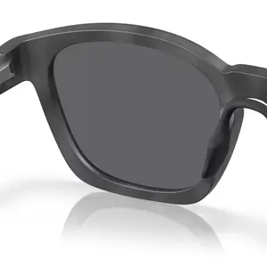 Imagem 8 de Óculos Oakley Shackle Preto Camo - com Lente Fumê (Prizm)
