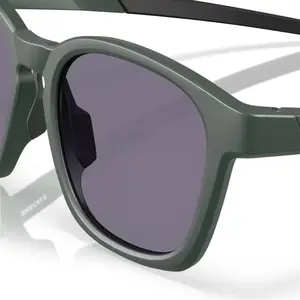 Imagem 6 de Óculos Oakley Shackle Verde Fosco - com Lente Cinza (Prizm)