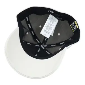 Imagem 6 de Boné Oakley 6 Panel Stretch Metallic - Branco/Preto
